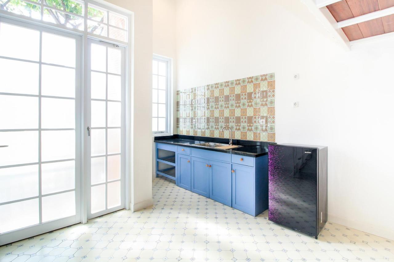 Oyo 204 Blessing Residence Сурабая Екстериор снимка